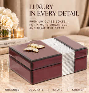 Caja de Almacenamiento de Joyas de Vidrio Borgoña con Detalle de Mariposa Dorada y Cristal, Acabado Brillante, Forro Suave, Organizador Decorativo - Product Image 5