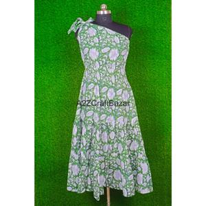 Tunique mi-longue décontractée à épaules dénudées, faite main, moulante, féminine, imprimé floral élégant, écologique, confortable, pour fête et plage - Product Image 1