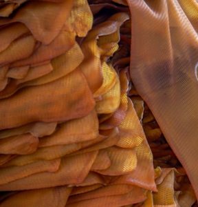 แผ่นยางธรรมชาติแบบมีร่องทนทาน RSS3 สำหรับชิ้นส่วนยานยนต์ รูปทรงม้วน คุณภาพสูง ยี่ห้อ Ngoc Chau ความหนา 2 มม.-15 มม. - Product Image 3