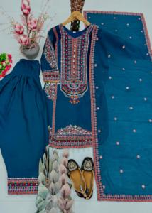 Conjunto de diseñador con hermoso bordado de lentejuelas y trabajo manual con espejos reales, top de Mul Chanderi con pantalones Plazzo y dupatta, listo para usar. - Product Image 5