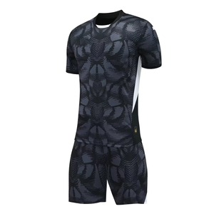 Conjunto de Uniforme de Fútbol Personalizado Unisex, Negro, con Estampado Sublimado, Cuello Redondo, Sin Mangas, Absorbente de Humedad, Regular, Duradero, 100% Poliéster - Product Image 2