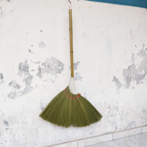 Balai en fibres naturelles de crevettes avec manche en bambou, poils doux, écologique, style classique pour le nettoyage des sols domestiques - Product Image 4