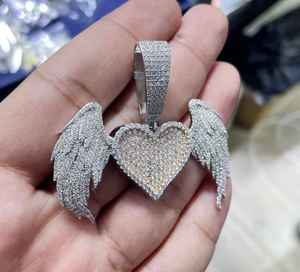 Colgante de Moissanita Corazón Alas de Ángel, Plata de Ley 925 Bañada en Oro, Engaste de Garra, Joyería Encantadora para Ella - Product Image 1