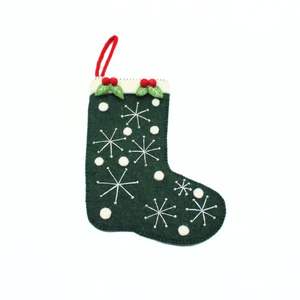 Chaussette de Noël en feutre de laine faite à la main - Écologique, douce, style scandinave avec motif étoile, vert et blanc, ensembles cadeaux de haute qualité - Product Image 5