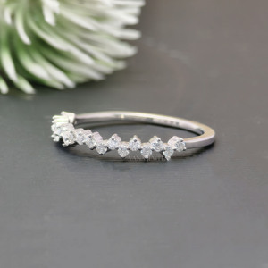 Alianza DE BODA minimalista de oro blanco sólido de 18 quilates, moissanita de corte brillante redondo con estilo en zigzag de media eternidad para regalo de aniversario - Product Image 2