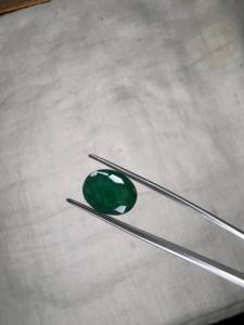 Émeraude naturelle de Zambie de 3,85 carats, taille ovale, pierre précieuse verte, émeraude de qualité supérieure pour la joaillerie fine, fournisseur en gros - Product Image 1