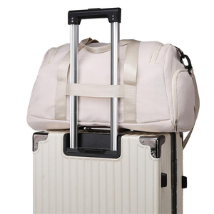 Sac de sport unisexe en cuir véritable grande capacité, imperméable, pour activités de plein air, fitness, week-end, nuitée, en polyester et PVC, vente en gros sur mesure - Product Image 2