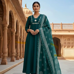 Traje Pakistaní de Diseño en Algodón Puro para Mujer, para Bodas y Ocasiones Casuales - Conjunto de Kurta, Pantalón y Dupatta, Salwar Kameez Kurti Étnico - Product Image 1