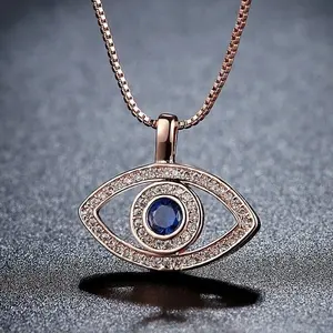 Collier pendentif Tishya Diamond Moissanite Evil Eye en argent sterling 925 plaqué or rose, pierre centrale bleue taille brillant, 3,50 g - Product Image 5