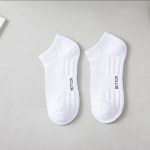 Chaussettes de sport en coton pour hommes avec logo personnalisé, motif dessin animé, respirantes, légères, absorbant la transpiration, idéales pour l'automne - Product Image 1