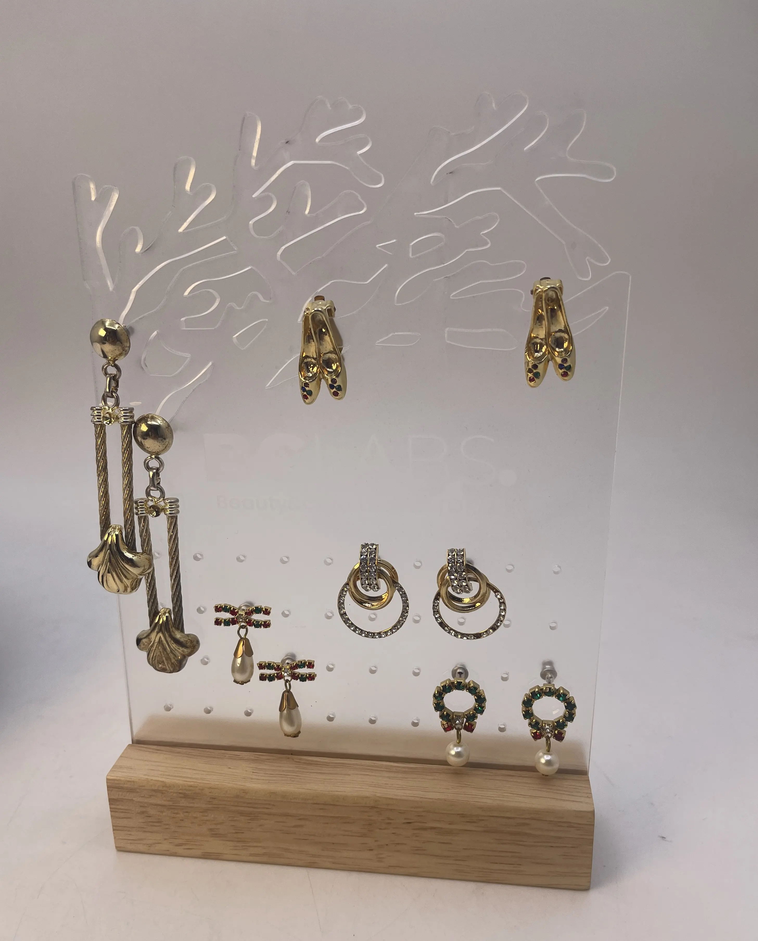Unique Tree-Shaped Acrylic Earrings Display Stand with Wooden Base New Design for Jewelry Packaging and Shop Display