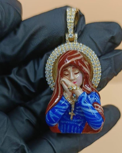 Pendentif Vierge Marie, Madone en prière avec halo de cristal, pendentif hip hop en argent 925, breloques religieuses pour femmes - Product Image 1