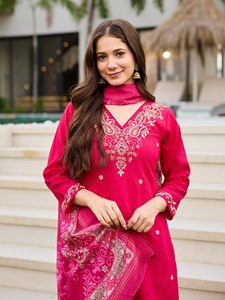 ชุดคุर्ตาปักลายสีชมพูสดพร้อมผ้าคลุมไหล่ลายแจ็คการ์ด ชุดสัลวาร์แบบดั้งเดิมของปากีสถานสำหรับผู้หญิง เหมาะสำหรับงานเทศกาลและงานปาร์ตี้ - Product Image 4