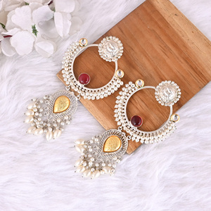 Boucles d'oreilles ethniques en pierres rouges hydro, perles et pierres Kundan |   Bijoux indiens traditionnels en laiton plaqué argent - Product Image 4