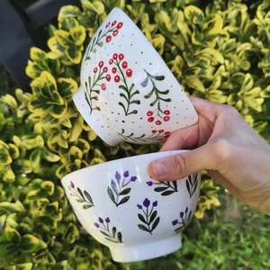 Bol à soupe décoratif en céramique avec motif botanique de baies, base surélevée et style farmhouse moderne pour la table - Product Image 4