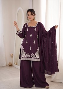 NOUVEAU DESIGNER ROMAN SILK TOP PALAZZO ET DUPATTA EN SOIE ROMAINE AVEC TRAVAIL GONFLEÉ ET GÉLÉNOUCHÉ - Product Image 3