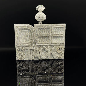 Pendentif Bling Urbain en Alliage Plaqué Or avec Diamants Sertis et Chaîne - Product Image 1