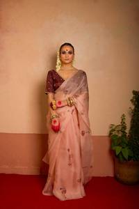 Sari en soie non cousu à imprimé floral numérique, style Tabi, avec bordure ajourée et travail manuel de perles Cutdana, et blouse en soie brodée à la main, pour tenue de soirée - Product Image 5