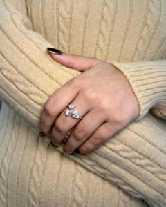 แหวนดอกไม้แบบเปิดคุณภาพสูง ประดับเพชรเพียร์คัทเพาะเลี้ยงในห้องปฏิบัติการ เงินแท้ 925 ขายส่ง ผู้ผลิตเครื่องประดับชั้นดีแบบ OEM - Product Image 1