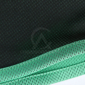 Ensemble d'uniformes de basketball personnalisés, tissu de haute qualité, respirant et léger, adapté aux entraînements des équipes - Product Image 3