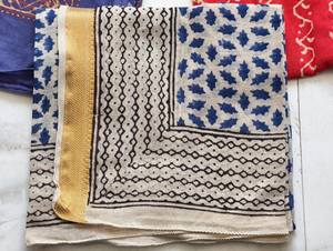 Pañuelo Cuadrado Étnico Floral de Algodón Hecho a Mano Naaz Textile, Estampado a Bloque, Set de Pañuelo para el Cuello y Corbata, Ideal para el Verano, Suave al Tacto - Product Image 5