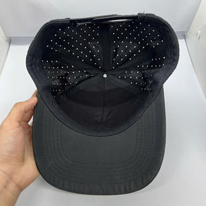 Fabricante de sombreros Sombrero de golf perforado Gorra deportiva impermeable Agujero perforado Sombrero de béisbol de 5 paneles Serigrafía personalizada Logo Cuerda - Product Image 4
