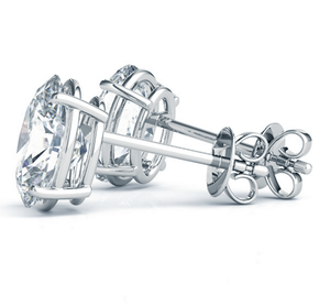 Pendientes de Diamantes Cultivados en Laboratorio con Corte Ovalado Clásico de Cuatro Puntas en Oro de 14K - Product Image 2