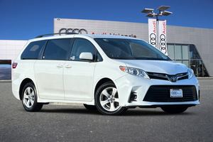 Si-en-na LE 2020 d'occasion propre - Product Image 1