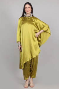 Conjunto moderno de 2 piezas para mujer, estilo kaftan dhoti en color mehndi con cuentas, pedrería y lentejuelas, estilo moderno para chicas. - Product Image 2