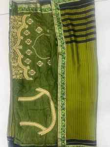 Sari de Seda Banarasi Pura de Diseñador de Moda, Ropa Étnica India de Lujo para Bodas y Fiestas, con Blusa con Bordado Tejido para Mujer - Product Image 4