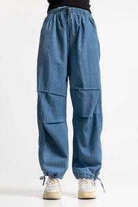 กางเกงยีนส์ทรงหลวมสำหรับผู้หญิง พิมพ์โลโก้ตามสั่ง ใส่ได้ทุกฤดู สตรีทแวร์ รับผลิตแบบ OEM - Product Image 2