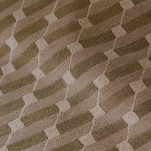 Alfombra de Lana Artística con Diseño Geométrico y Tonal |   Alfombra de Pelo Largo y Grueso en Tonos Marrón y Crema, Hecha a Mano, para Salas de Estar con Alto Tráfico de Uso - Product Image 2