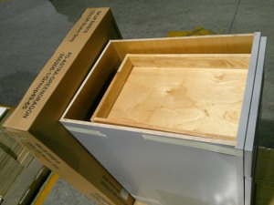 บานตู้ครัวไม้เบิร์ชสีเทาเชคเกอร์สมัยใหม่ พร้อมแผ่นไม้อัด รุ่น BWB18 - Product Image 3