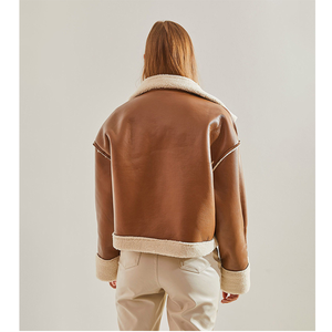 Chaqueta bomber de cuero PU marrón para mujer con cuello y puños de piel sintética, abrigo corto grueso a prueba de viento para invierno - Product Image 2
