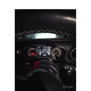 Jeep Wrangler 2.0 Overland 2023, toit ouvrant, SUV 4 portes, boîte automatique, conduite à gauche, sièges en tissu, caméra arrière, 45 000 km - Product Image 3