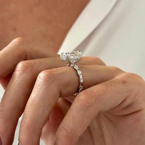 Bague en diamant de laboratoire allongé de 5 carats, or blanc 14 carats, halo caché inspiré de la nature, bague de fiançailles, certifiée IGI - Product Image 3