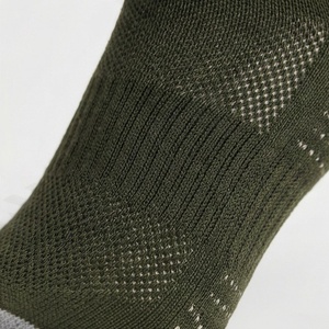 Calcetines Deportivos Verde Oliva con Patrón Geométrico, Transpirables, de Poliéster, Algodón y Elastano, para Senderismo, Actividades al Aire Libre, Otoño, Adultos, Corte Regular - Product Image 5
