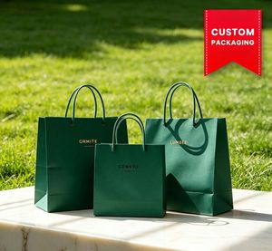 Sacs en papier personnalisés pour emballages cosmétiques, sacs en papier élégants sur mesure pour produits de beauté de luxe - Product Image 1