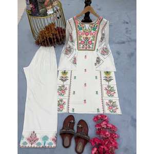 Ensemble de costumes de fête pour femmes de créateur avec broderie élégante - Product Image 2