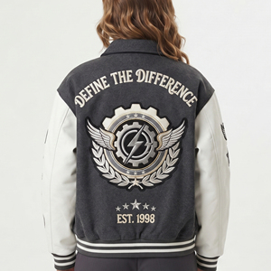 Veste universitaire pour femmes en 100% laine et polyester, avec patch brodé, col rabattu, boutonnée - Product Image 2
