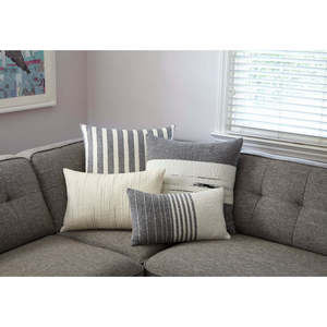 Funda de cojín Chalet 084, diseño elegante para decoración del hogar - Product Image 1