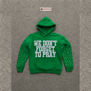 Sudadera con Capucha Verde de Invierno con Gráfico de Oración y Tipografía Audaz, Estilo Cristiano, con Cita Religiosa Inspiradora - Product Image 5