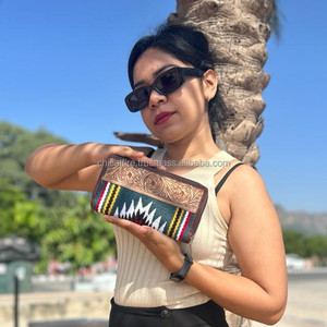 กระเป๋าสตางค์หนังอานม้าแบบตะวันตกกระเป๋าถือสไตล์ผู้หญิงกระเป๋าหนังแอซเท็กสำหรับผู้หญิงกระเป๋าสตางค์อเนกประสงค์หนังแกะสลักด้วยมือของขวัญสำหรับเธอ - Product Image 3