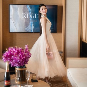 Robe longue OEM pour femme en mousseline blanche, sans manches, col en V, cintrée à la taille, avec nœuds, silhouette évasée, brodée, pour soirée formelle - Product Image 6