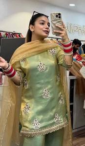 Salwar Kameez Fendy pour femme, style moderne, avec broderie de sequins de 5 mm, doublure en micro-coton, séchage rapide, idéal pour les occasions festives - Product Image 3