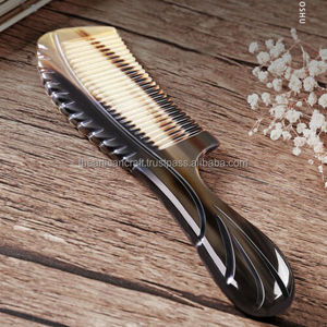 Peigne à cheveux artisanal indien de style nautique corne de buffle naturelle en finition polie pour souvenirs - Product Image 2
