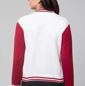 Veste varsity pour femme, conçue pour un style quotidien, avec fermeture à boutons pression, bordure côtelée et texture douce pour un confort tout au long de la journée. - Product Image 3