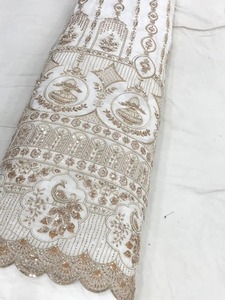 Tela de Seda Bordada con Cuentas de Alta Calidad para Lehenga Choli o Sarees y Dupattas o para Uso Festivo en Venta - Product Image 5