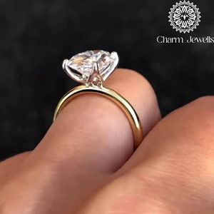 Bague de fiançailles et d'éternité classique Charm_Jewells pour femme, en argent plaqué or rose 18 carats, avec moissanite taille coussin et sertissage à griffes - Product Image 4