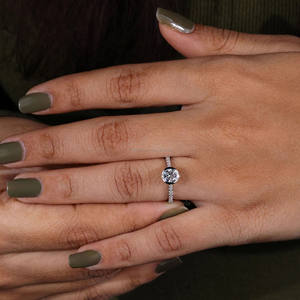 Ensemble de lunette en or blanc minimaliste 18 carats bague d'anniversaire en diamant cultivé en laboratoire ensemble de pavé de coupe ronde délicate bague de fiançailles de mariage IGI - Product Image 5